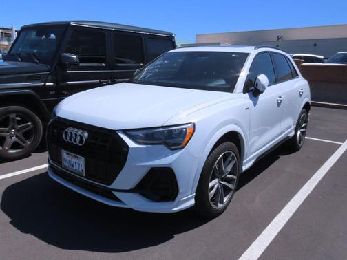 Glacier White Metallic 2021 Audi Q3 45 S line Premium