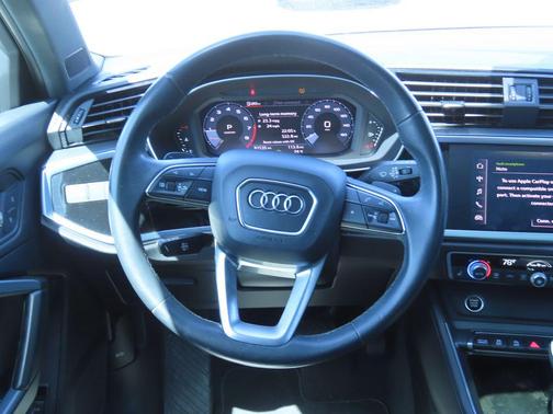 Glacier White Metallic 2021 Audi Q3 45 S line Premium