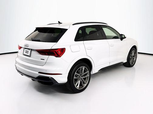 Glacier White Metallic 2021 Audi Q3 45 S line Premium