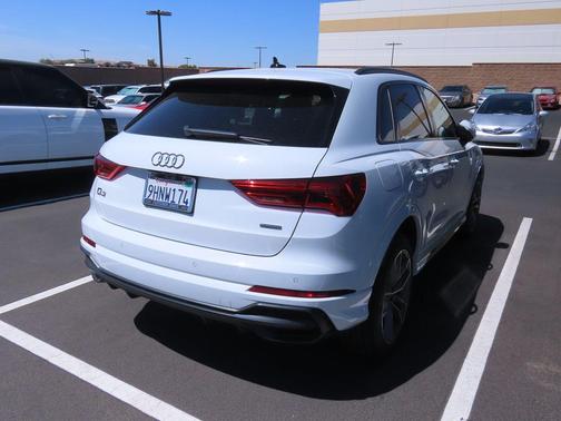 Glacier White Metallic 2021 Audi Q3 45 S line Premium