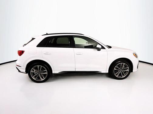 Glacier White Metallic 2021 Audi Q3 45 S line Premium