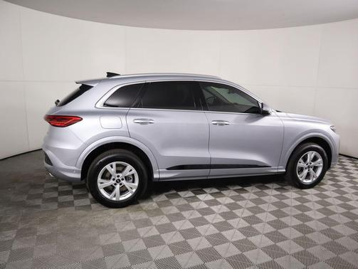 2025 Audi Q5 Premium TFSI quattro S tronic