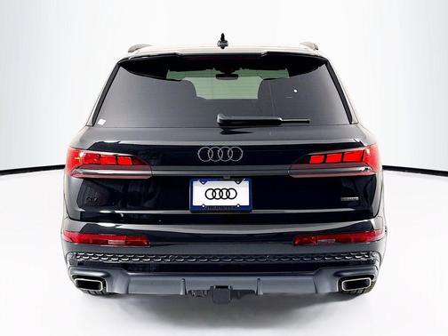 Mythos Black Metallic 2026 Audi Q7 55 Prestige