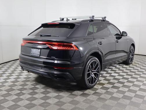 2022 Audi Q8 55 Premium Plus
