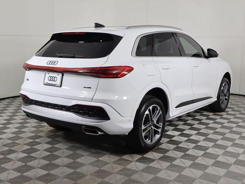 2025 Audi Q5 Premium TFSI quattro S tronic