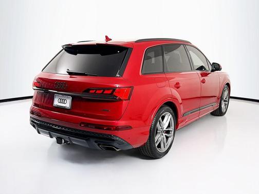 Chili Red Metallic 2026 Audi Q7 55 Prestige