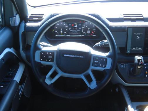 2024 Land Rover Defender 130 P400 X-Dynamic SE