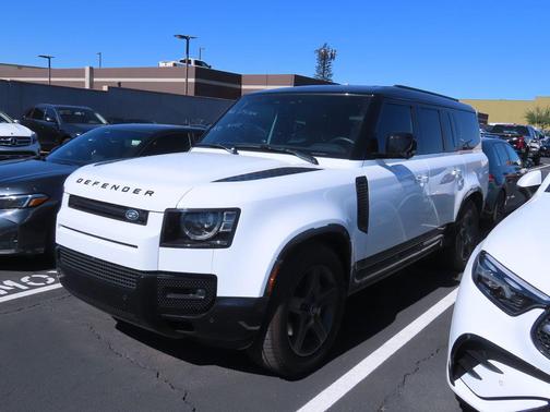 2024 Land Rover Defender 130 P400 X-Dynamic SE