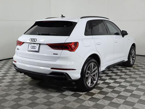 2025 Audi Q3 Premium 45 TFSI S line quattro Tiptronic