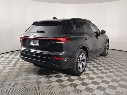 2025 Audi Q6 e-tron Premium Plus quattro