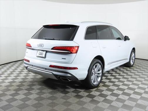 2025 Audi Q7 55 Premium Plus