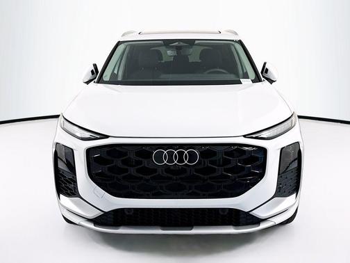 Glacier White Metallic 2026 Audi Q3 TFSI quattro S tronic