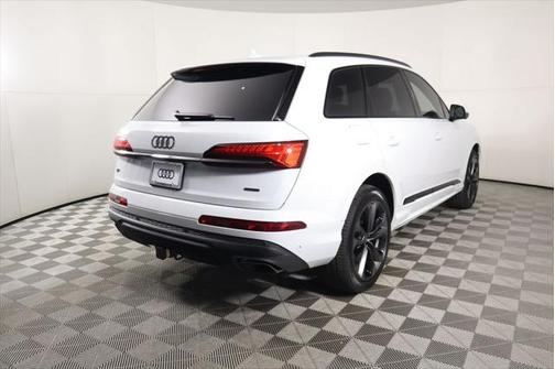 2025 Audi Q7 55 Premium Plus