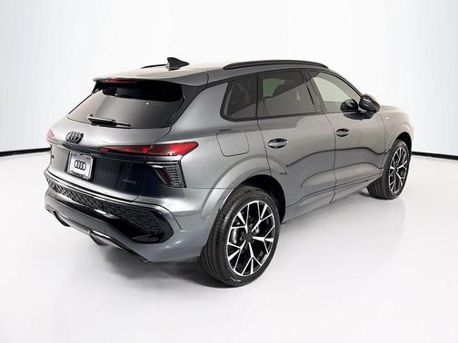 Daytona Gray Pearl Effect 2026 Audi Q3 TFSI quattro S tronic