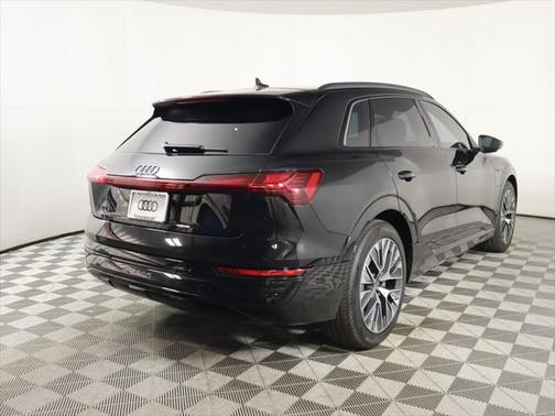 2024 Audi Q8 e-tron Prestige