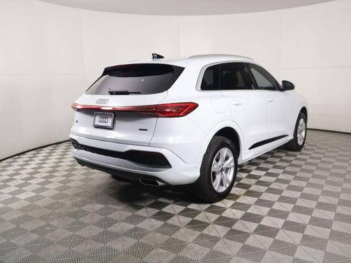 2025 Audi Q5 Premium TFSI quattro S tronic