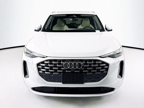 Glacier White Metallic 2026 Audi Q5 Premium Plus TFSI quattro S tronic