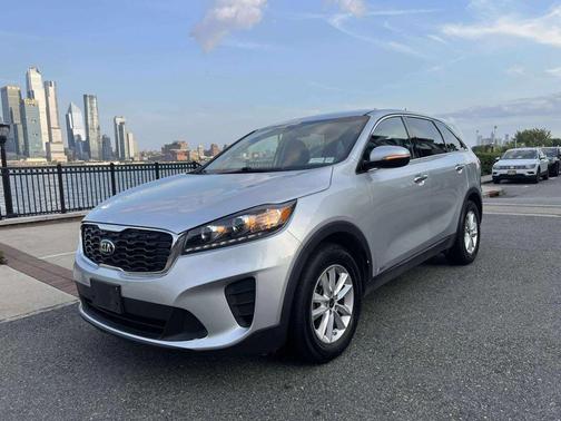 Sparkling Silver 2019 Kia Sorento LX