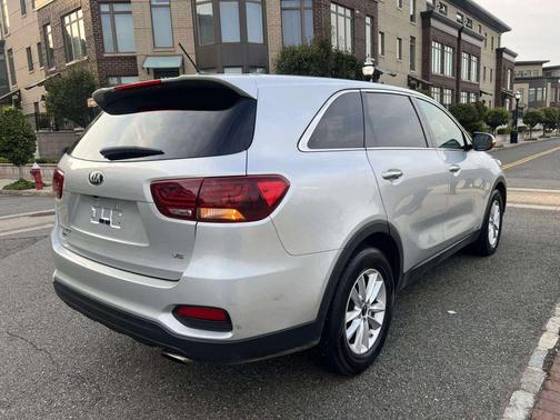 Sparkling Silver 2019 Kia Sorento LX