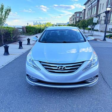 Radiant Silver Metallic 2014 Hyundai SONATA SE 2.0T