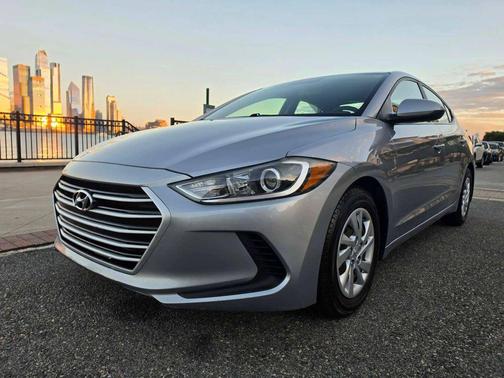 Shale Gray Metallic 2017 Hyundai ELANTRA SE