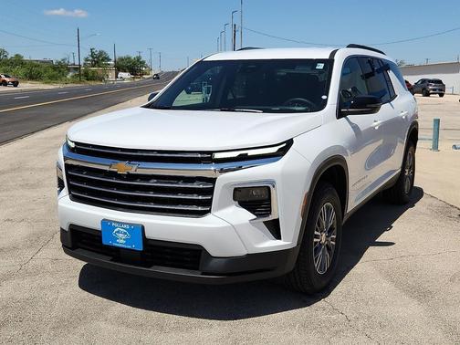 Summit White 2026 Chevrolet Traverse LT