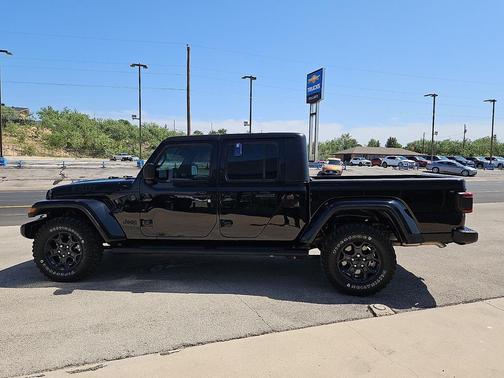 Black Clearcoat 2023 Jeep Gladiator Willys 4x4