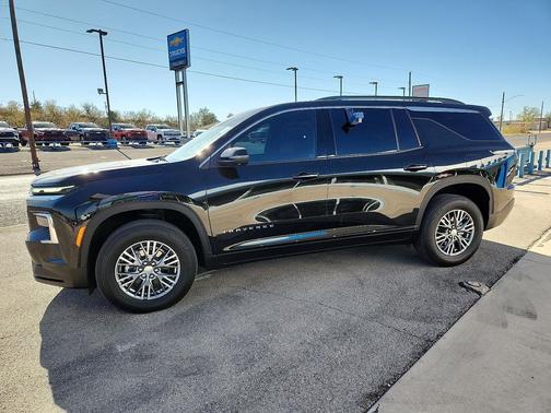 2024 Chevrolet Traverse LT