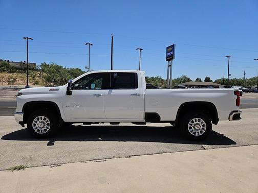 Summit White 2026 Chevrolet Silverado 3500 LTZ