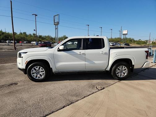2023 Nissan Frontier SV