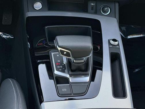 Chronos Gray Metallic 2025 Audi Q5 45 S line quattro Premium