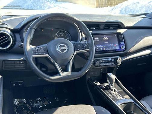 2023 Nissan Kicks SR