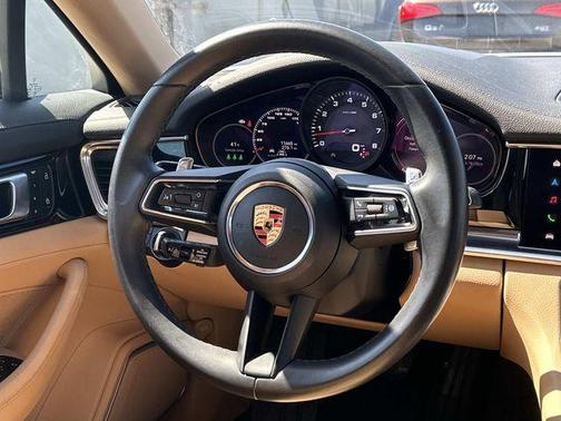 2023 Porsche Panamera 4