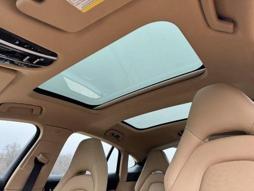 2023 Porsche Panamera 4