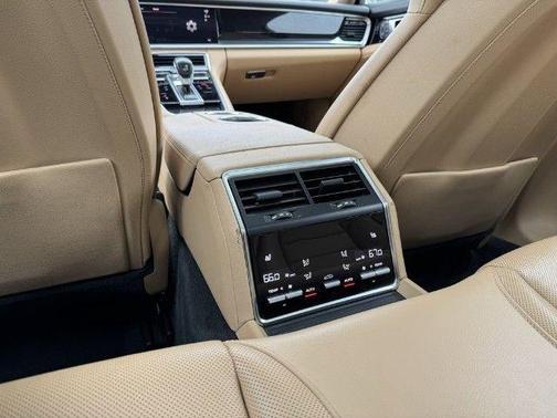 2023 Porsche Panamera 4