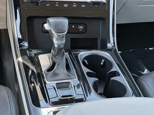 Snow White Pearl 2022 Kia Carnival SX