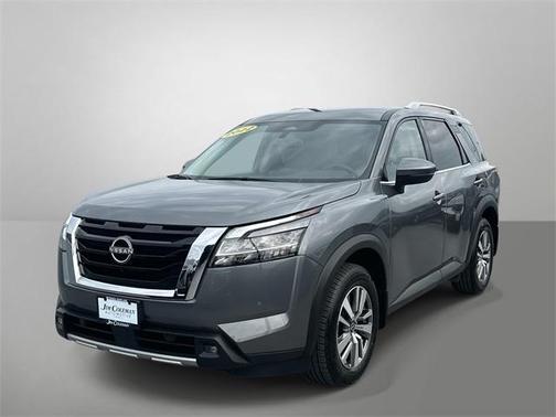 2022 Nissan Pathfinder SL