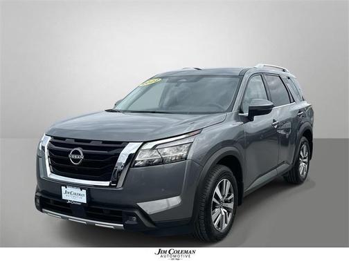 2022 Nissan Pathfinder SL