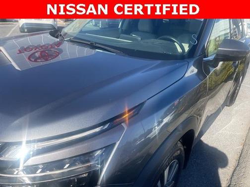 2022 Nissan Pathfinder SL