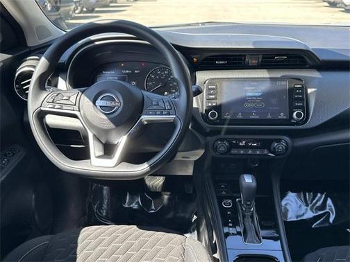 2022 Nissan Kicks SV