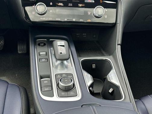 Rad Wht 2026 INFINITI QX60 SPORT