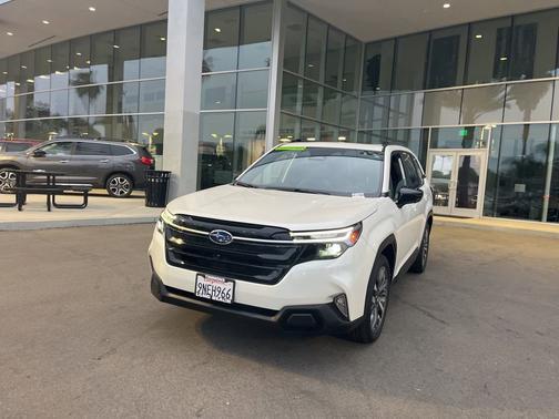 Crystal White Pearl 2025 Subaru Forester Touring
