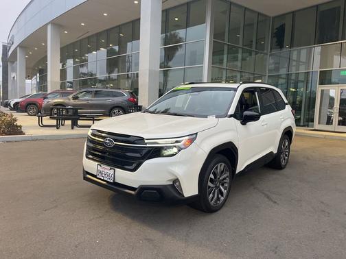 Crystal White Pearl 2025 Subaru Forester Touring