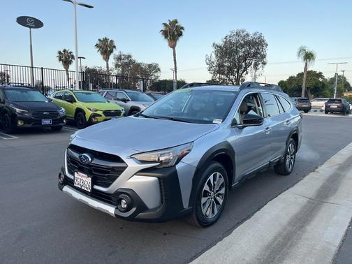 Ice Silver Metallic 2023 Subaru Outback Limited XT