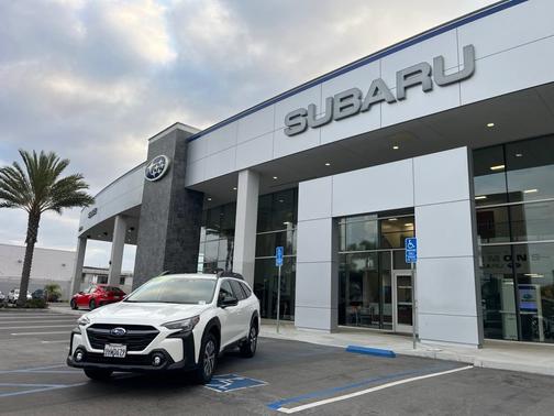 Crystal White Pearl 2024 Subaru Outback Premium