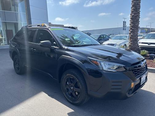Crystal Black Silica 2023 Subaru Outback Wilderness