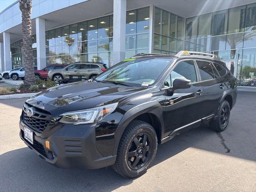Crystal Black Silica 2023 Subaru Outback Wilderness