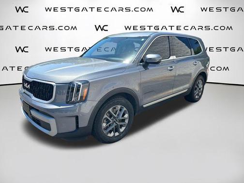 Everlasting Silver 2023 Kia Telluride LX