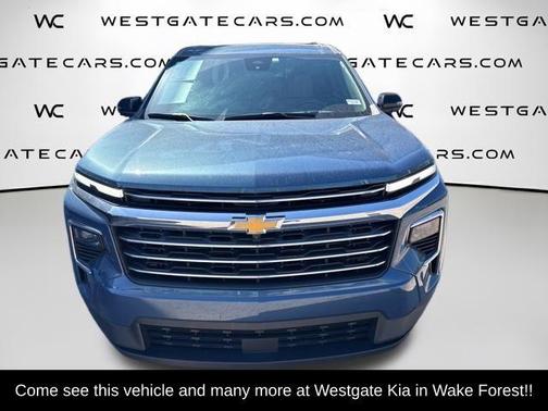 Lakeshore Blue Metallic 2024 Chevrolet Traverse LT