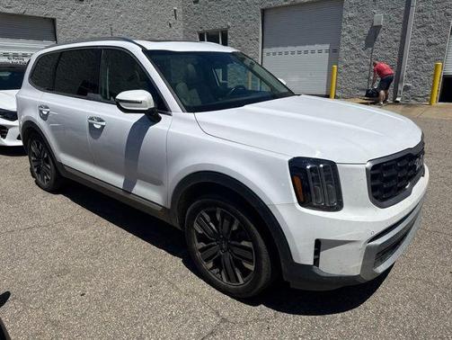 Glacial White Pearl 2024 Kia Telluride SX
